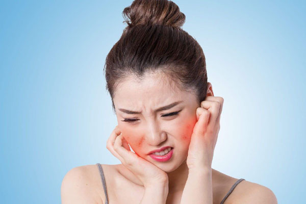 过敏怎么办（简单、快速处理皮肤过敏的方法）