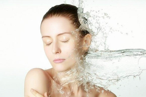 坚持用大品牌的护肤品,就能和激素脸绝缘了吗