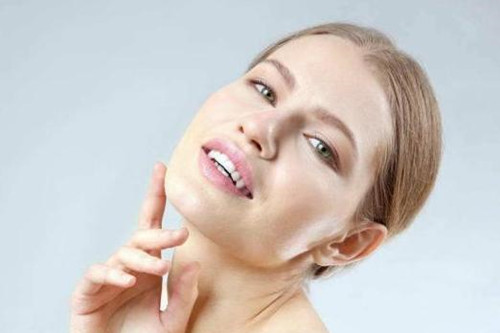 夏季如何防止被晒黑？做个肌肤白皙的小仙女